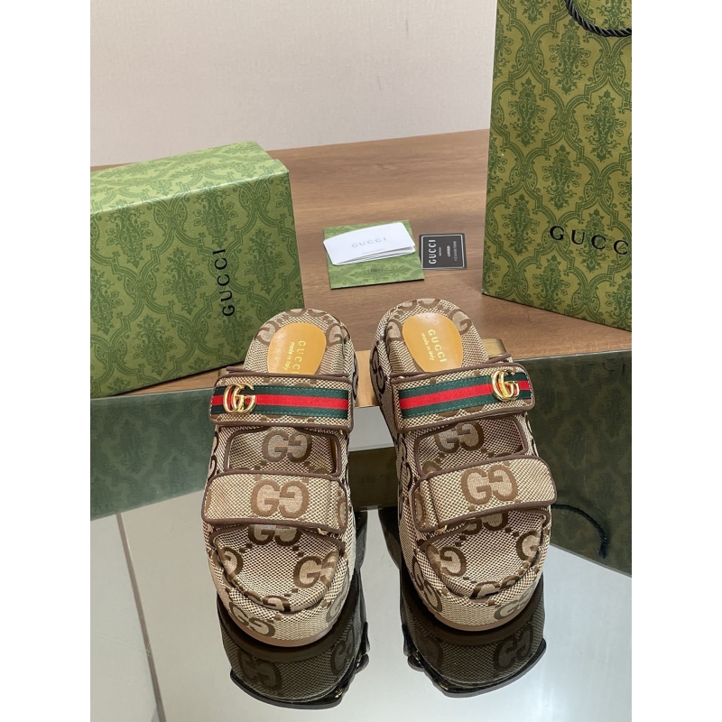 G*u*i slippers